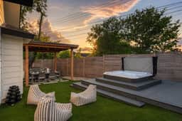 New! 7 bedroom, Pool, Movie Lounge, Playground - Image 2