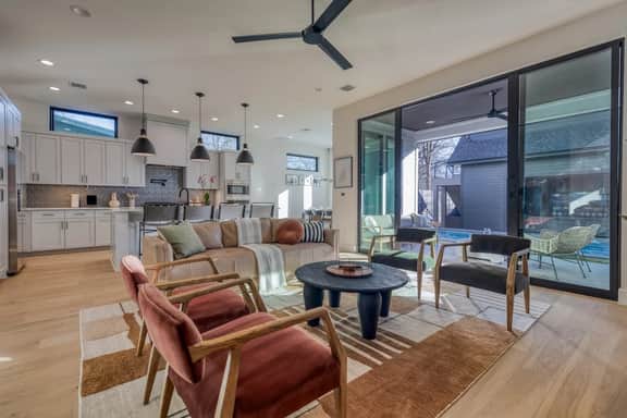 Amenities! Pool, Hot Tub, Theater, Outdoor kitchen - Image 3
